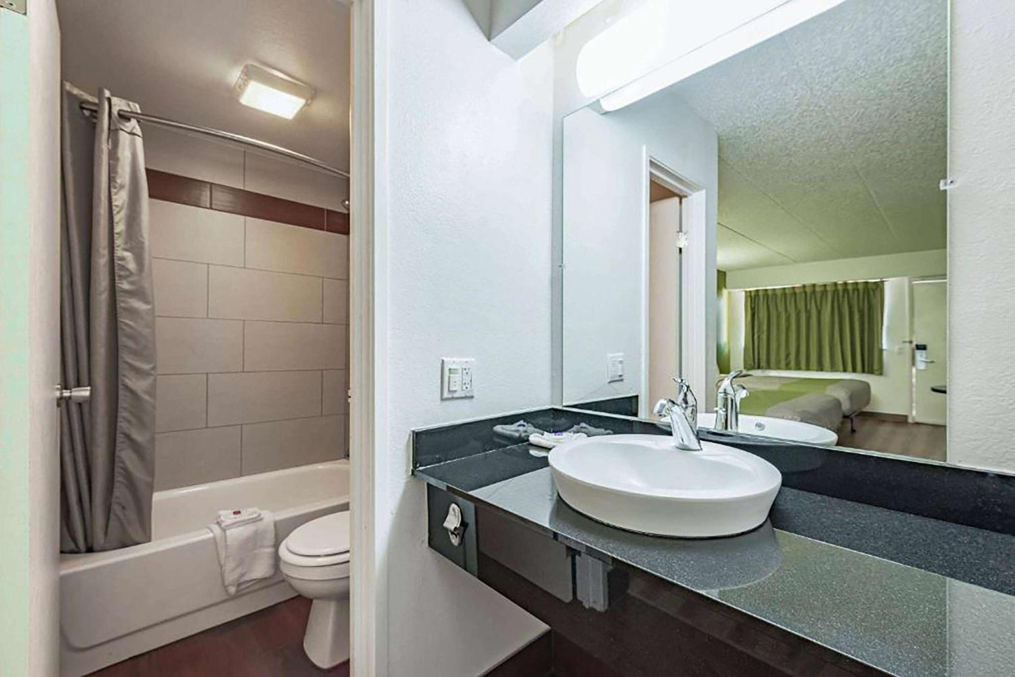 Days Inn By Wyndham Cincinnati I-71 Silverton Luaran gambar