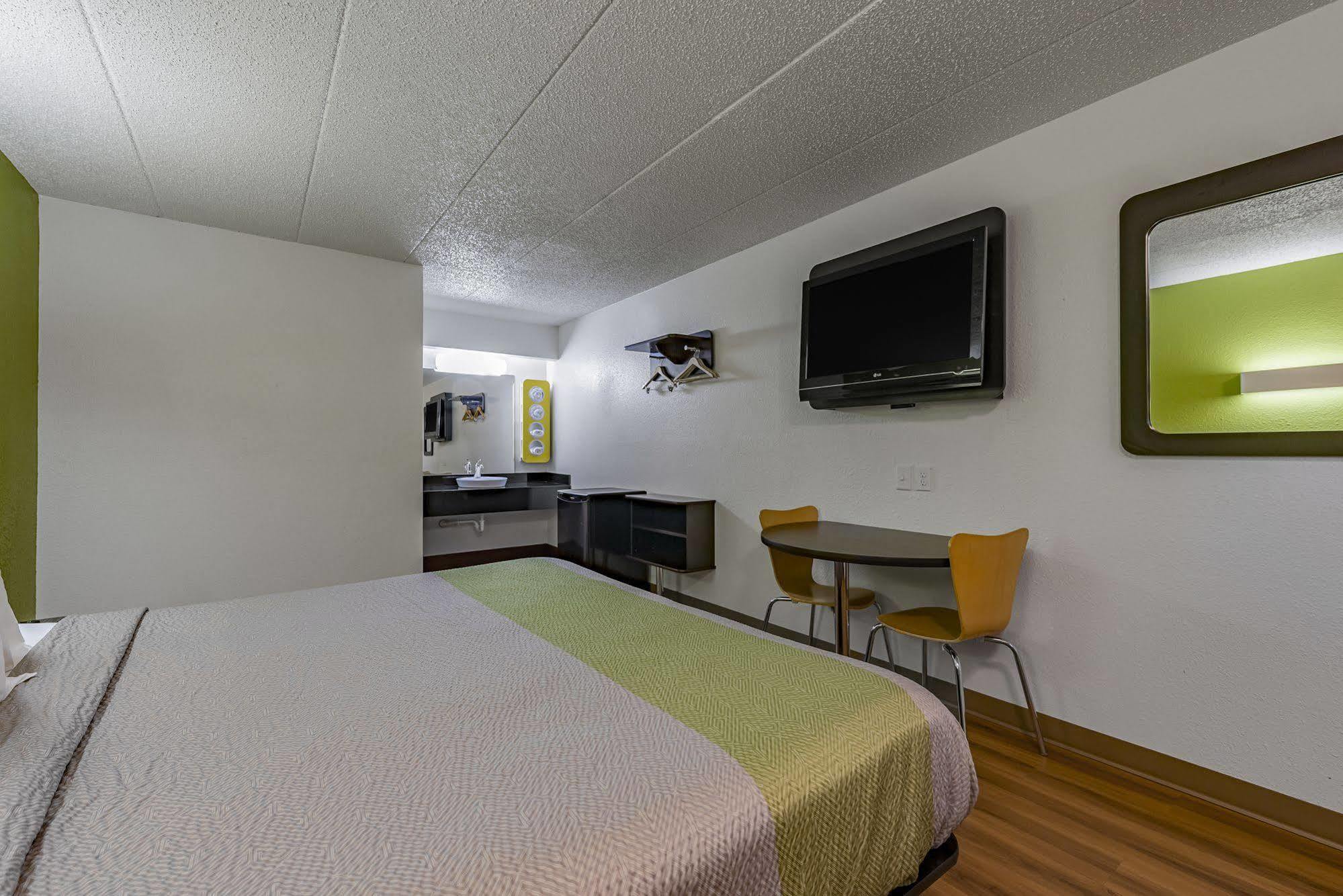 Days Inn By Wyndham Cincinnati I-71 Silverton Luaran gambar