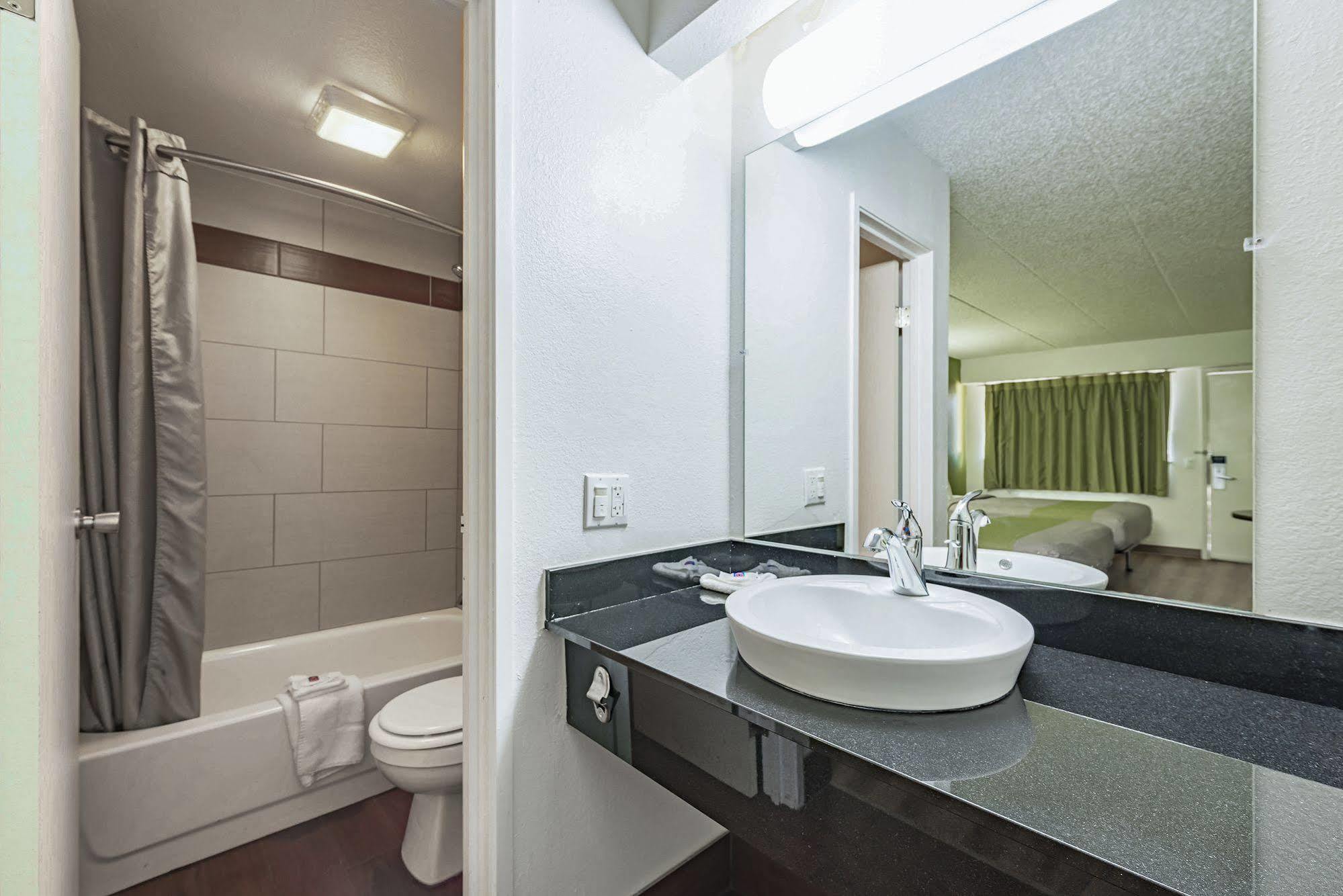Days Inn By Wyndham Cincinnati I-71 Silverton Luaran gambar